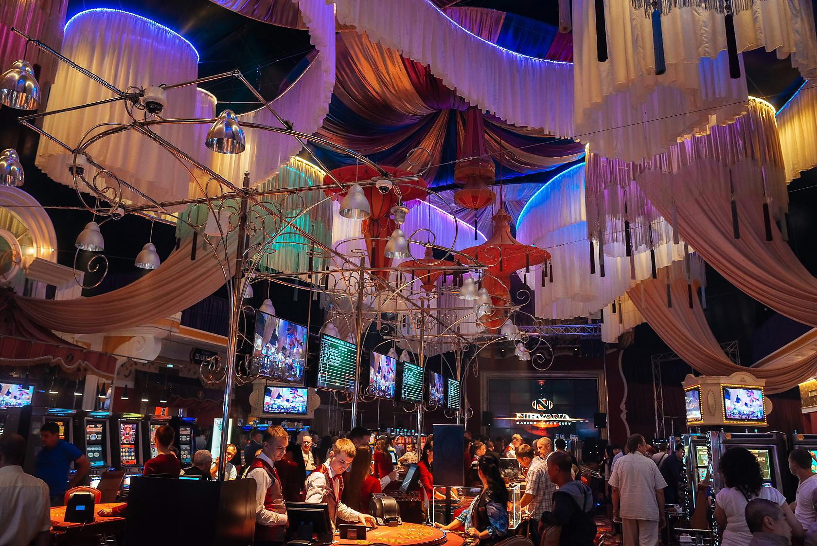 Игровой зал Казино &laquo;Нирвана&raquo; в &laquo;Азов-Сити&raquo;